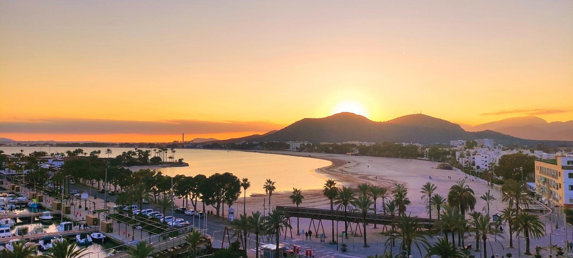 Tranquilo apartamento con vistas al mar. Puerto de Alcúdia Exterior foto